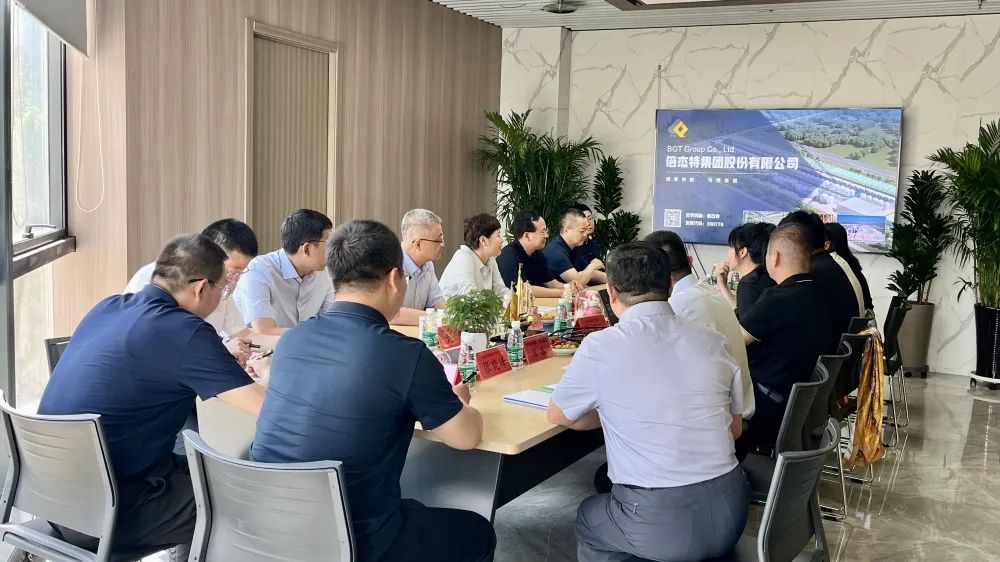 倍头条 | 乌海市市委副书记、市长崔景英一行光临豪门国际官网参观领导