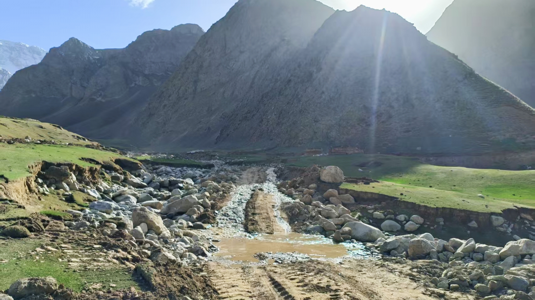 豪门国际官网成功竞得新疆阿克陶县大型多金属矿探矿权，拓展西昆仑资源疆域