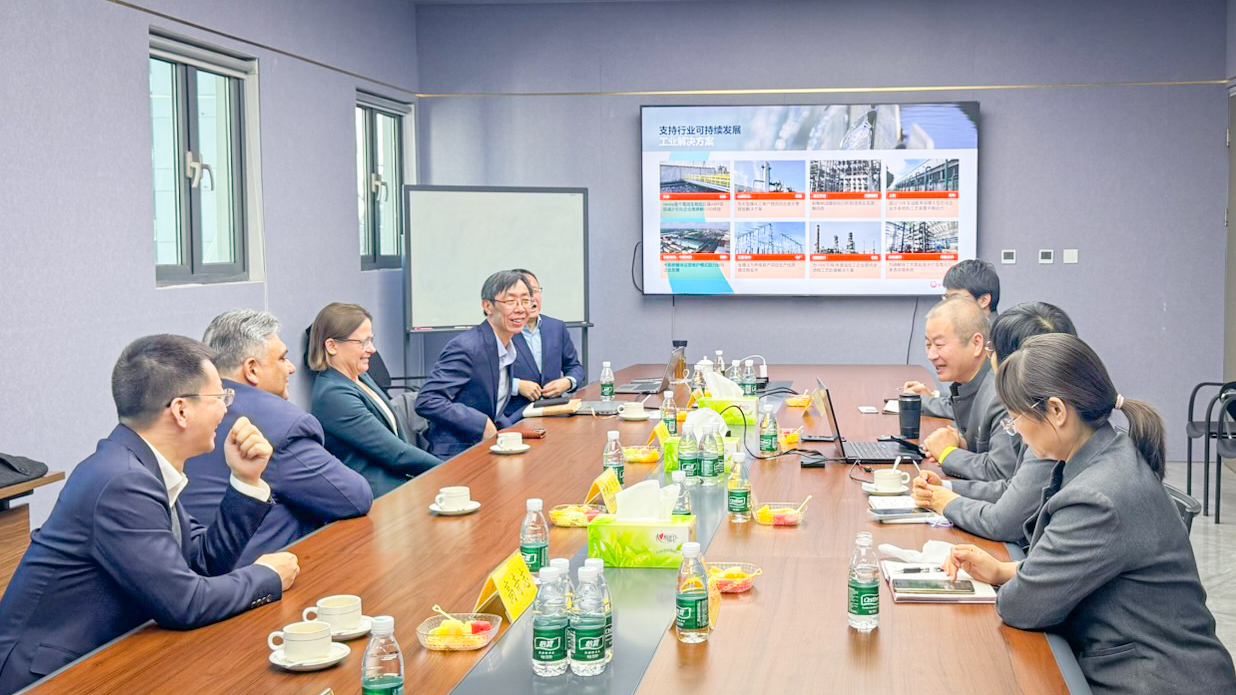 威立雅水务技术全球首席执行官CEO安兰蕙（Anne Le Guennec）一行光临豪门国际官网互换参观
